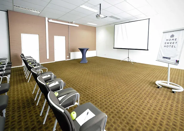 فندق Fletcher Restaurant De Wipselberg-veluwe 4*